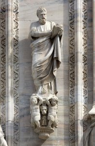 Architecture: statue of St. Mark by Donato Carabelli (1811). Detail of the facade of the Cathedral of Milan, Italy by Unbekannt