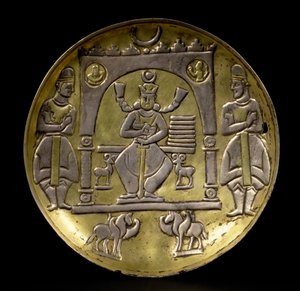 Dish depicting an enthroned king flanked by two small ibex seated in a pavilion supported by two winged horses with two attendants, on a ring base, Sasanian (3rd-7th centuries AD) by Unbekannt