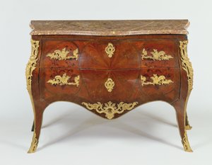 French Serpentine Commode with Gilt Bronze Mounts and Marble Top, c.1740 by Unbekannt