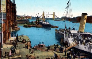 London - Thames River with Boat Docking and Passengers Embarking