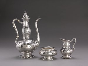 Martelé Coffee Service: Coffee Pot, c.1900-1910 by Unbekannt