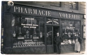 Pharmacy in Paris by Unbekannter Künstler