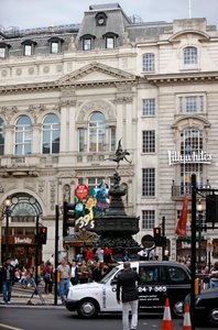 Piccadilly Circus, London by Unbekannt