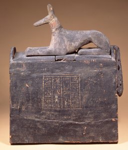 Pylon-shaped shabti-box with an inscription and a statue of Anubis as a jackal on the lid, Egyptian, from Thebes, early 22nd Dynasty, c.900 BC by Unbekannt