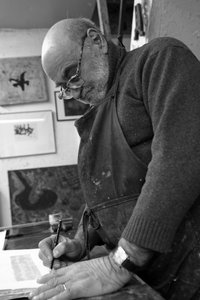 Portrait of Dikran Daderian, Lebanese painter and engraver. Signature of an engraving. Pasnic engraving workshop in Paris in 2008. by Unbekannt
