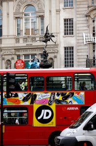 Red London Bus, Piccadilly by Unbekannt