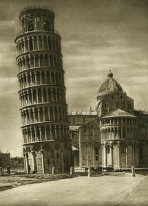 The leaning tower and apse of the dome of Pisa in 1925