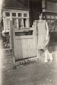 Woman outside the Inverness B&B, Broadstairs, Kent, c 1920s by Unbekannt