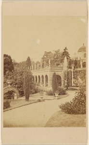 Alton Gardens - Piazza and Fountain