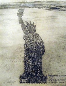 Human Statue of Liberty Formed by US Soldiers