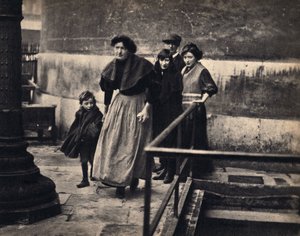Scene of a family expelled in Paris. Photography, late 19th century, Paris. Coll. Selva