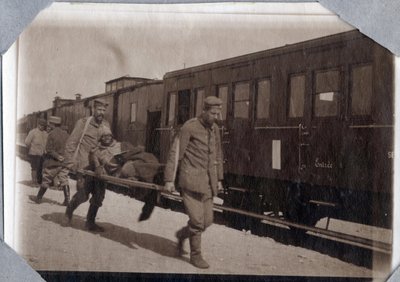 First World War 1914-1918: soldier wounds and stretchers in a station in the English Channel, Lower Normandy, France. Anonymous photography May 1917. by Anonymous Anonymous