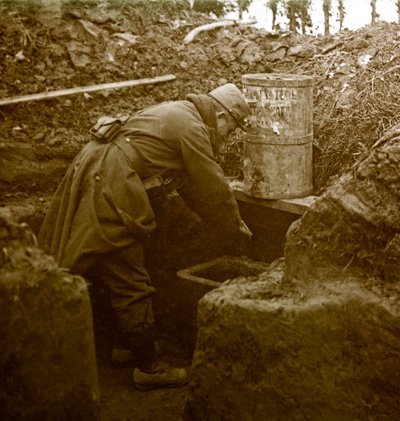 First World War: Stereo glass plate - Improvised washbasin in a trench - Private collection by Anonymous Anonymous