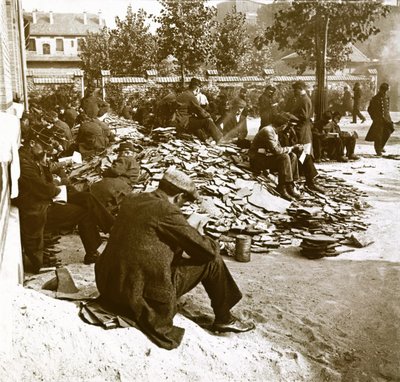 Stereoscopic glass plate on the First World War: Conscripts in a Parisian barracks after the mobilization by Anonymous Anonymous