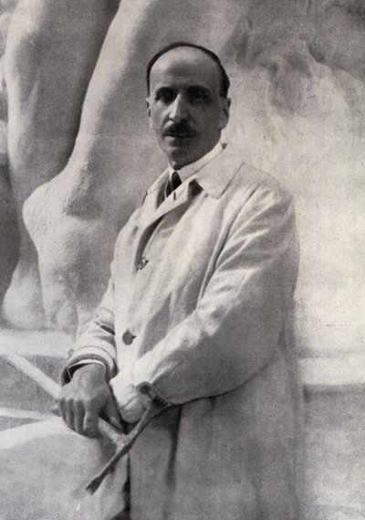 Three-quarter-length portrait of the sculptor Edoardo Rubino with marteline in hand. In the background a sculpture can be made out by Carlo Gherlone