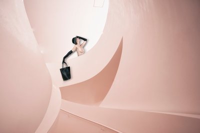 Chic Figure Architectural Curves by Christine von Diepenbroek