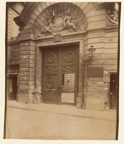 Hôtel des Ambassadeurs de Hollande, 47 rue Vieille-du-Temple by Eugène Atget