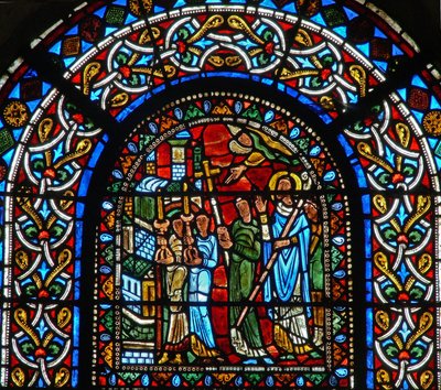 Window wXXI depicting a border panel (C12) and a procession by French School
