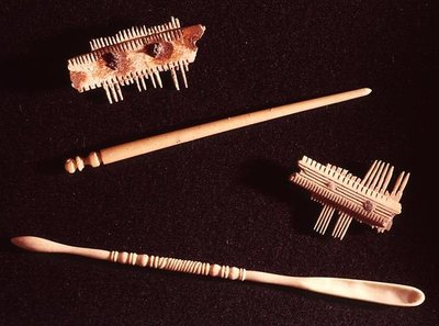 Two combs, a hairpin and a spoon for make-up by Gallo Roman Gallo Roman