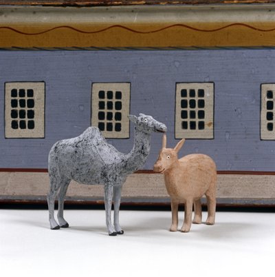 Camel and rhino in front of Noah