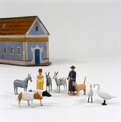 Figures in front of a Noah
