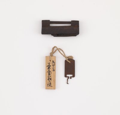 Lock and key for former outer storage box for tea-leaf storage jar by Japanese School