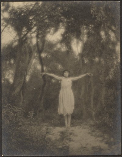 [Dancer in Garden] by Louis Fleckenstein