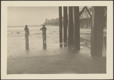 Figures under Peer by Louis Fleckenstein