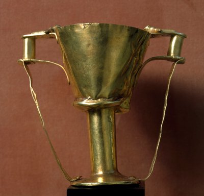 Mycenaean art has Minoan influences: chalice (or cup) in gold with double handle called cup of Nestor by Mycenaean