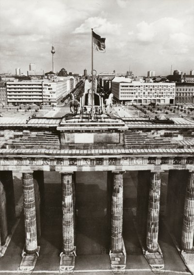 Protected by secure frontiers, the construction of the GDR capital is going on by Photographer German