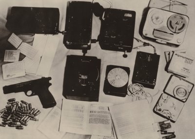 The equipment of Sterzyk, agent of the US secret service who was arrested when trying to reconnoitre by Photographer German