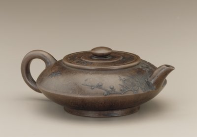 Teapot with false mark of Gong Chun, Yixing, Jiangsu province by Qing Dynasty Chinese School