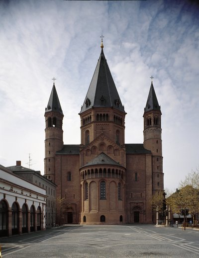 Romanesque art: view of the cathedral of Saint Martin, built between the 10th and 12th centuries by Romanesque