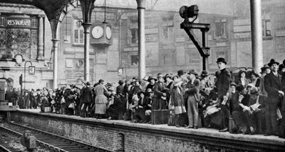 A Bank Holiday Crowd Waiting for a Train to Margate, London by Unbekannt