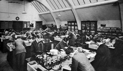 A Laboratory in a London Polytechnic, 1926-1927 by Unbekannt