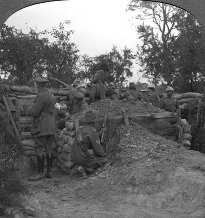 An advanced trench held by Dogras and an Indian Cavalry machine-gun section by Unbekannt