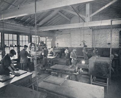 At Work in the Foundry. Making Wax Moulds of the Pages, 1917 by Unbekannt