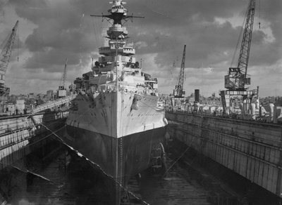 British Battleship HMS Malaya in a Floating Dock, Malta, c1937 by Unbekannt