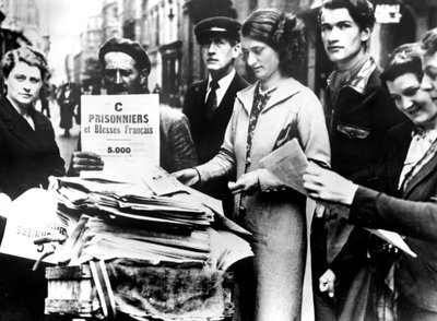 Distribution of the First Official Lists of Wounded and Captured French People, Paris, 25 July 1940 by Unbekannt