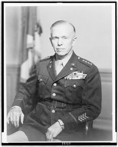 Gen. George Catlett Marshall, half-length portrait, seated, facing slightly left, in uniform, c.1944 by Unbekannt