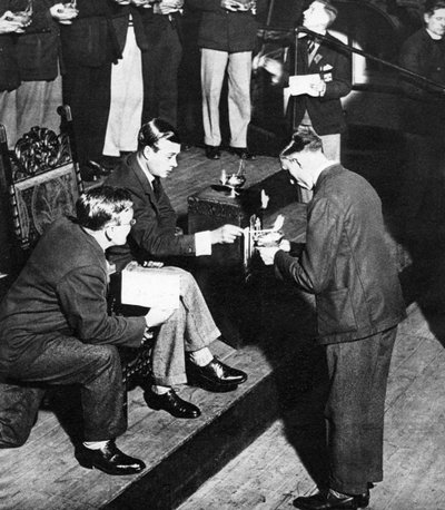 King Edward VIII as the patron of TOC H lighting lamps of remembrance, Westminster, 1936 by Unbekannt