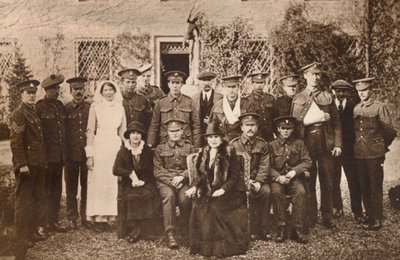 Lady Elizabeth with Countess of Strathmore and Convalescent Wounded Soldiers by Unbekannt