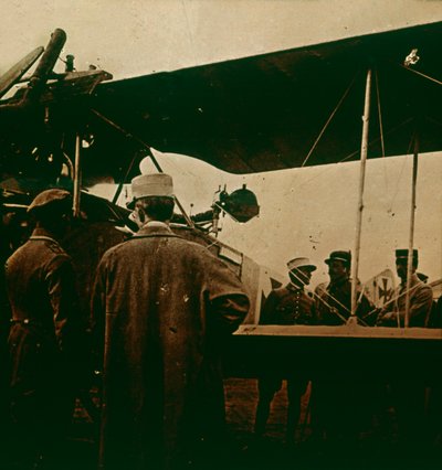 Machine gun mounted on a biplane, exhaust towards the top by Unbekannt
