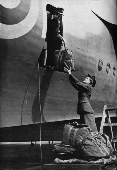 Members of the WAAF serving in Coastal Command by Unbekannt