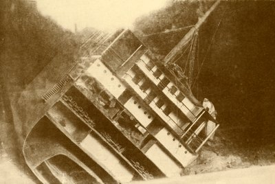 Model Showing The Laurentic As She Originally Lay, 120 Feet Below The Surface by Unbekannt