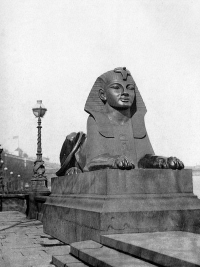 One of the sphinxes, Victoria Embankment, London, 1924-1926 by Unbekannt