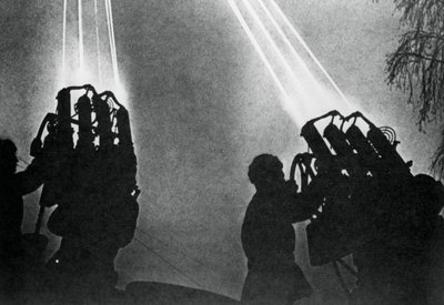 Searchlight Operators Preparing for a Night Bombing Raid, Moscow by Unbekannt