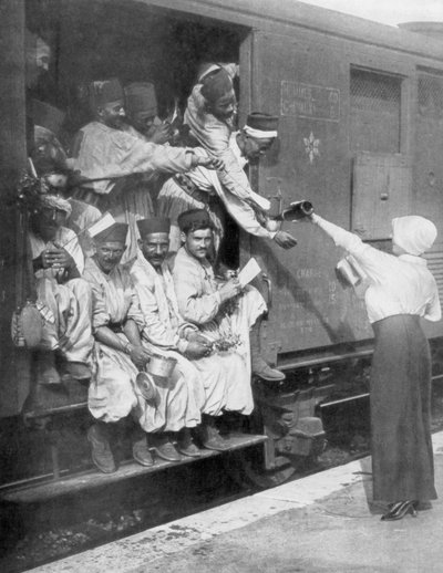 Turkish riflemen en route to the front by train by Unbekannt
