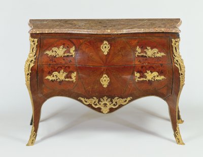 French Serpentine Commode with Gilt Bronze Mounts and Marble Top, c.1740 by Unbekannt