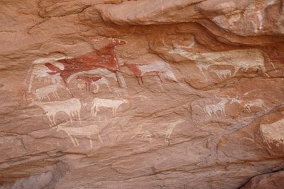 Rock art, Prehistory: Painting of a set of cattle in an ornate shelter, in the Uweinat massif, Sudan by Unbekannt